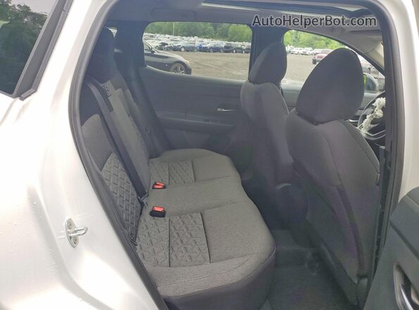 3N8AP6CB0TL314145 2026 NISSAN KICKS White Widok wnętrza z tyłu