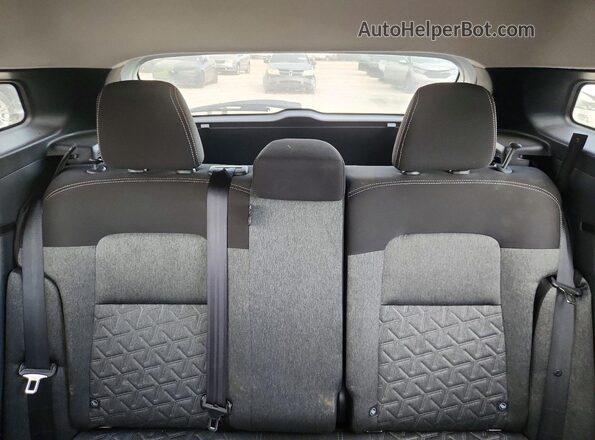 3N8AP6CB5TL374115 2026 NISSAN KICKS White Widok tylnych siedzeń