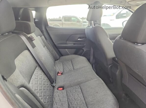 3N8AP6CB5TL374115 2026 NISSAN KICKS White Widok wnętrza z tyłu