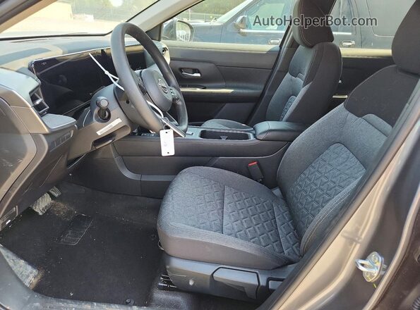3N8AP6CBXTL351042 2026 NISSAN KICKS Серый Вид салона спереди
