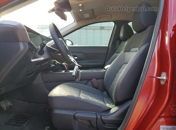 3N8AP6CE6TL339724 2026 NISSAN KICKS Maroon Widok wnętrza z przodu