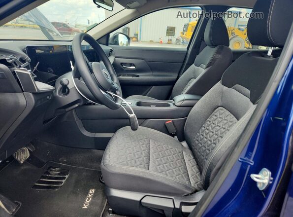 3N8AP6CE6TL386638 2026 NISSAN KICKS Синий Вид салона спереди