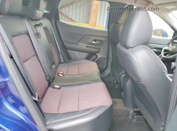 3N8AP6DB4SL320575 2025 NISSAN KICKS Blue Widok wnętrza z tyłu