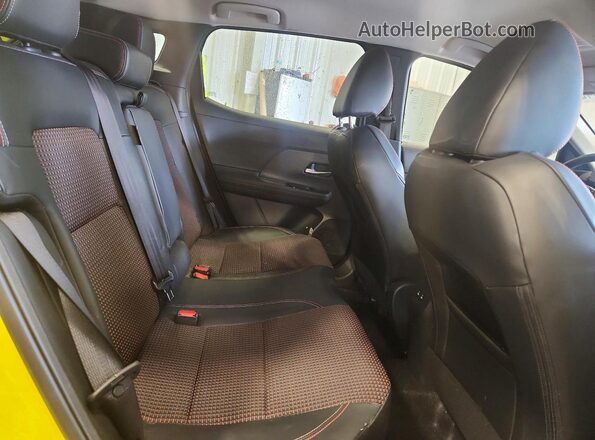 3N8AP6DB8SL318134 2025 NISSAN KICKS Желтый Вид задней части салона