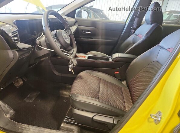 3N8AP6DB8SL318134 2025 NISSAN KICKS Желтый Вид салона спереди