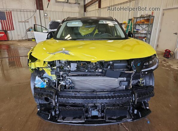 3N8AP6DB8SL318134 2025 NISSAN KICKS Желтый Вид спереди