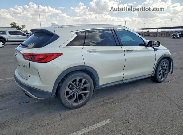 3PCAJ5M11KF105877 2019 INFINITI QX50 White Rear right