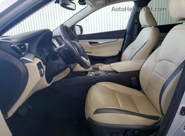 3PCAJ5M1XKF108860 2019 INFINITI QX50 Silver Front interior view