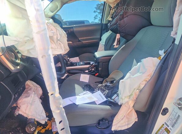 3TMAZ5CN0KM085002 2019 TOYOTA TACOMA White Vista interior delantera