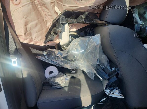 3TMAZ5CN0KM085002 2019 TOYOTA TACOMA White Vista de los asientos traseros