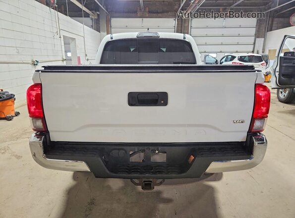 3TMCZ5AN3JM186447 2018 TOYOTA TACOMA White Вид ззаду