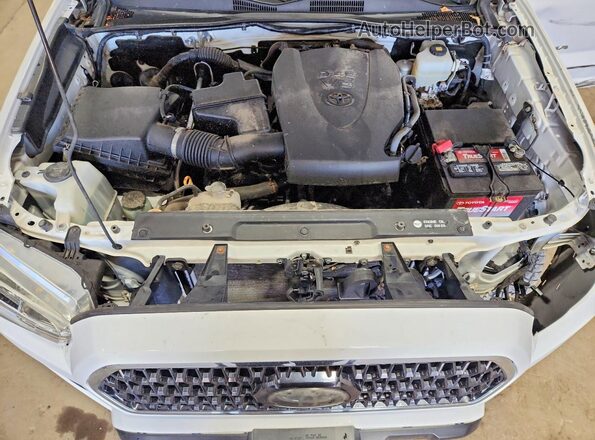 3TMCZ5AN3JM186447 2018 TOYOTA TACOMA White Вид задньої частини салону