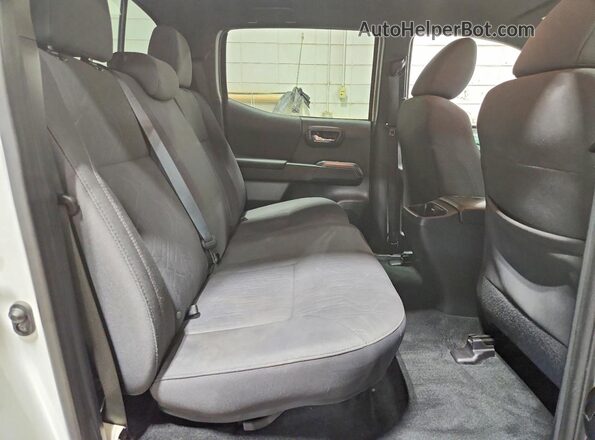 3TMCZ5AN3JM186447 2018 TOYOTA TACOMA White Вид задніх сидінь