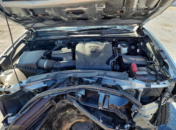 3TMCZ5AN3PM609990 2023 TOYOTA TACOMA Серебряный Вид задней части салона