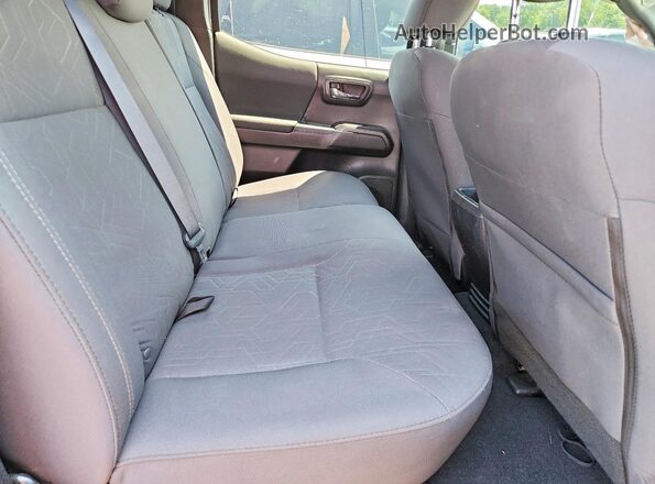 3TMCZ5AN7HM078021 2017 TOYOTA TACOMA Silver Rear seats view