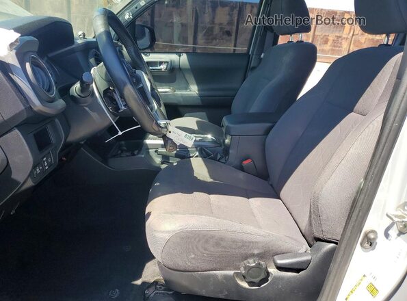 3TMCZ5AN9JM148706 2018 TOYOTA TACOMA Gray Widok wnętrza z przodu