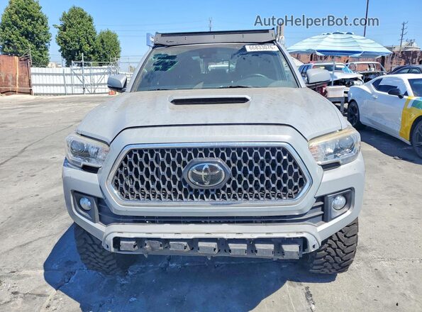 3TMCZ5AN9JM148706 2018 TOYOTA TACOMA Gray Widok z przodu