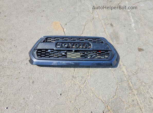 3TMDZ5BN5JM049710 2018 TOYOTA TACOMA Gray ძრავის განყოფილების ხედი