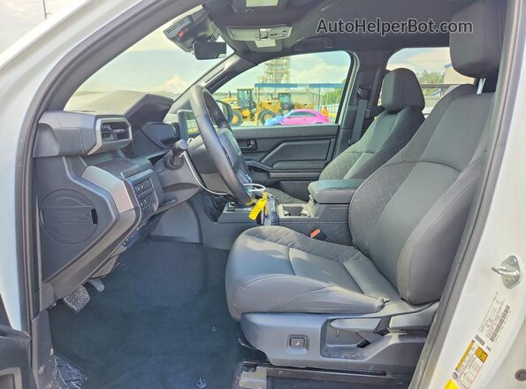 3TMKB5FN2RM016732 2024 TOYOTA TACOMA Белый Вид салона спереди