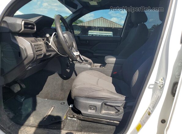 3TMKB5FN4RM007790 2024 TOYOTA TACOMA Белый Вид салона спереди