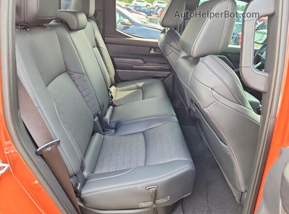 3TMLB5JN0SM189733 2025 TOYOTA TACOMA Orange Vista de los asientos traseros