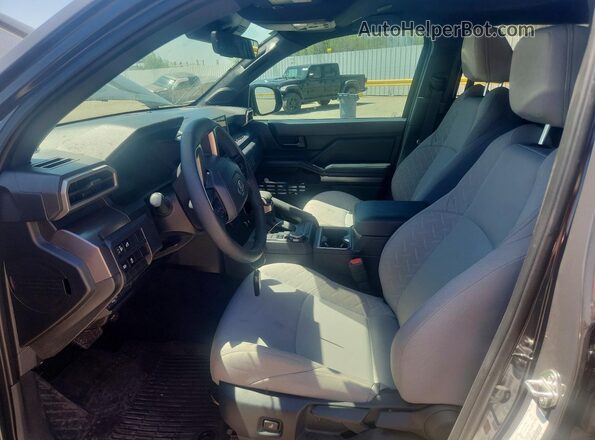 3TMLB5JN9SM159632 2025 TOYOTA TACOMA Gray Սալոնի դիմացի տեսք