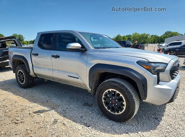 3TMLB5JNXSM124162 2025 TOYOTA TACOMA Серебряный Передняя правая четверть