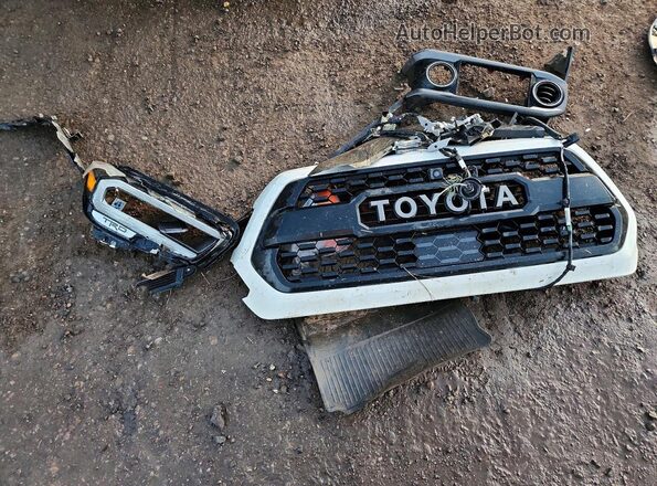 3TYCZ5AN7NT097796 2022 TOYOTA TACOMA White Вид підкапотного простору