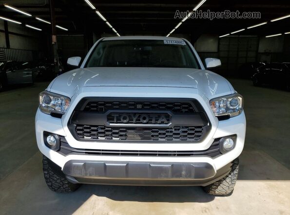 3TYCZ5ANXPT177435 2023 TOYOTA TACOMA White Widok z przodu