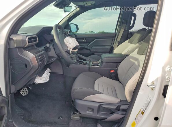3TYLB5JN0TT118618 2026 TOYOTA TACOMA Белый Вид салона спереди