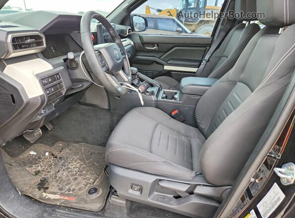 3TYLB5JN4RT004646 2024 TOYOTA TACOMA Black Вид салону спереду