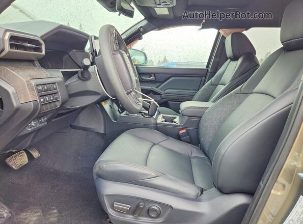 3TYLC5LN6ST039088 2025 TOYOTA TACOMA Tan Вид салону спереду