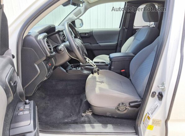 3TYRX5GN4NT061152 2022 TOYOTA TACOMA White წინა სალონის ხედი