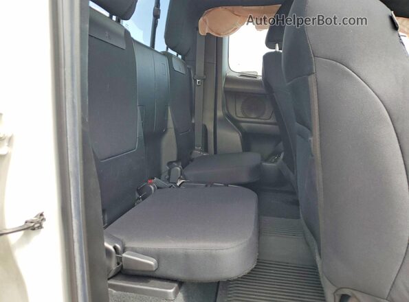 3TYRZ5CN2NT022074 2022 TOYOTA TACOMA White Widok tylnych siedzeń