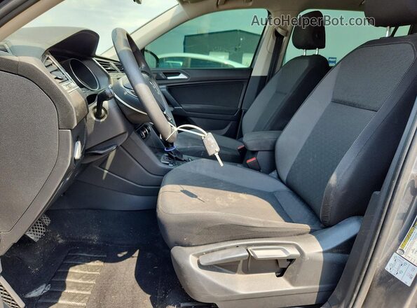 3VV0B7AX2LM172046 2020 VOLKSWAGEN TIGUAN Gray წინა სალონის ხედი
