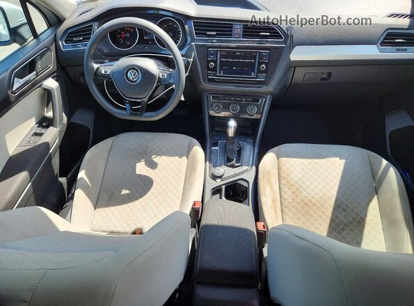 3VV0B7AX4JM042752 2018 VOLKSWAGEN TIGUAN White Widok deski rozdzielczej