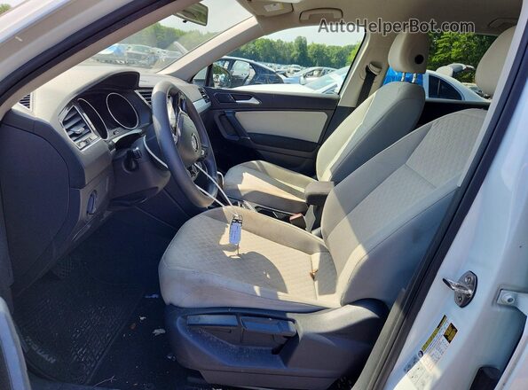 3VV0B7AX4JM042752 2018 VOLKSWAGEN TIGUAN White Widok wnętrza z przodu
