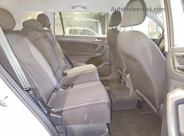3VV0B7AX7MM103628 2021 VOLKSWAGEN TIGUAN White Սալոնի հետևի տեսք