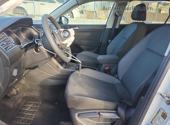 3VV0B7AX8LM020174 2020 VOLKSWAGEN TIGUAN Белый Вид салона спереди