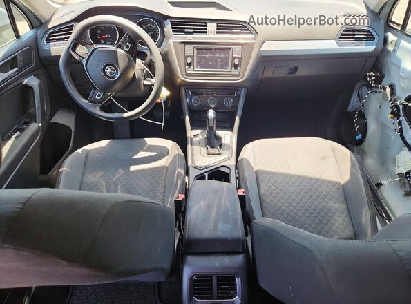 3VV1B7AX0JM208236 2018 VOLKSWAGEN TIGUAN Белый Вид панели приборов