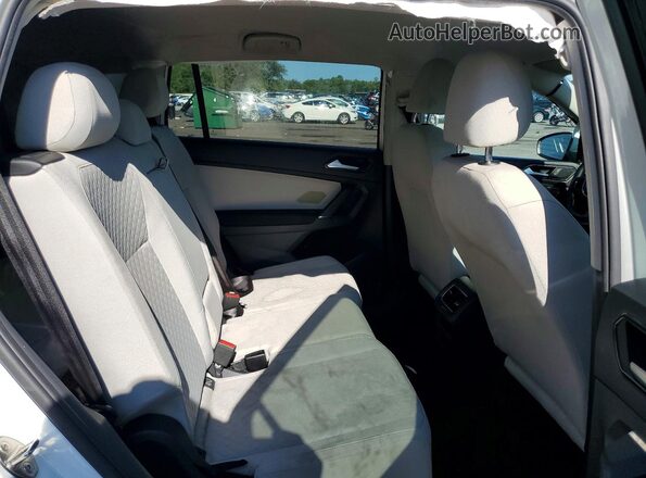 3VV1B7AX1JM082775 2018 VOLKSWAGEN TIGUAN Белый Вид задней части салона