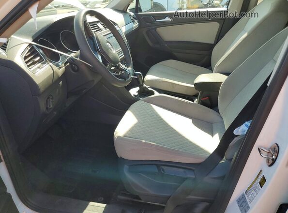 3VV1B7AX1JM082775 2018 VOLKSWAGEN TIGUAN Белый Вид салона спереди