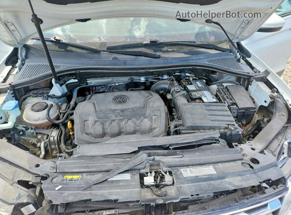 3VV1B7AX3KM193006 2019 VOLKSWAGEN TIGUAN White Vista del compartimento del motor