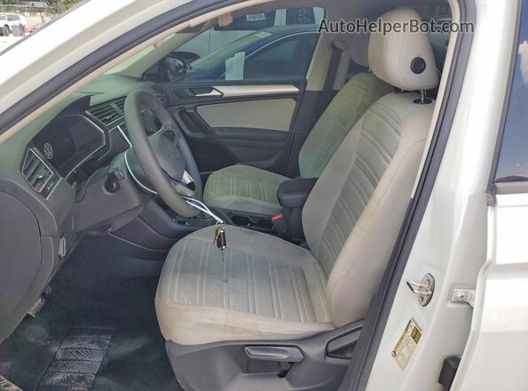 3VV1B7AX8NM130780 2022 VOLKSWAGEN TIGUAN White Front interior view