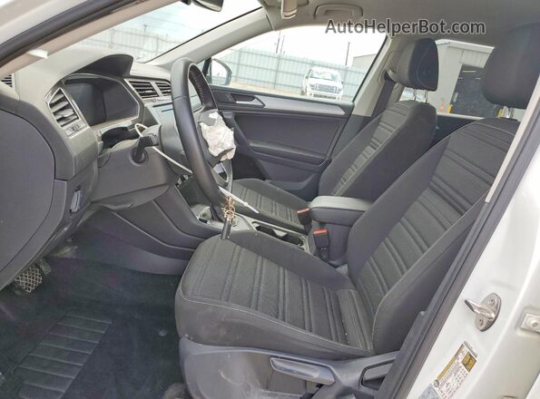 3VV1B7AX9NM060903 2022 VOLKSWAGEN TIGUAN White Front interior view