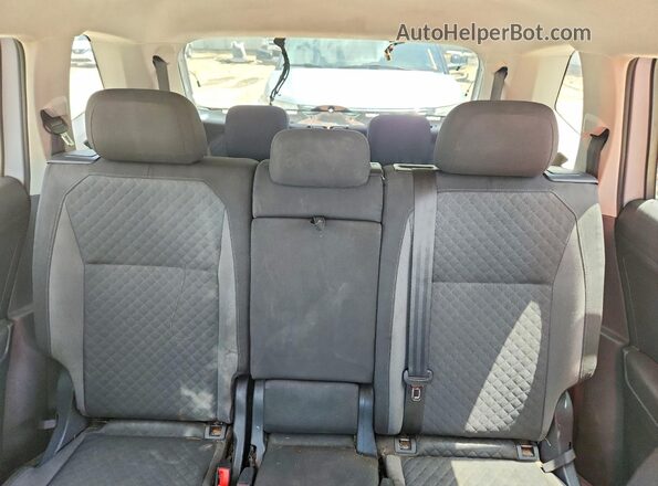 3VV1B7AXXJM013583 2018 VOLKSWAGEN TIGUAN Silver Vista de los asientos traseros