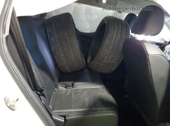 3VV2B7AX0KM029426 2019 VOLKSWAGEN TIGUAN Белый Вид задней части салона