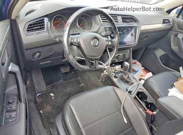 3VV2B7AX1KM140275 2019 VOLKSWAGEN TIGUAN Blue Vista del salpicadero