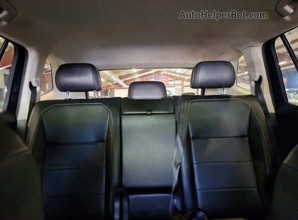 3VV2B7AX1MM095857 2021 VOLKSWAGEN TIGUAN Black Rear seats view