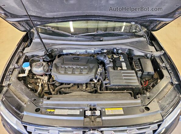 3VV2B7AX1MM095857 2021 VOLKSWAGEN TIGUAN Black Engine compartment view